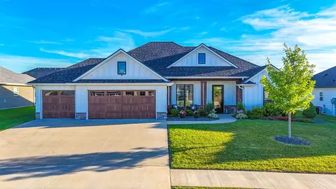 4904 Longbow Dr, Columbia, MO 65201