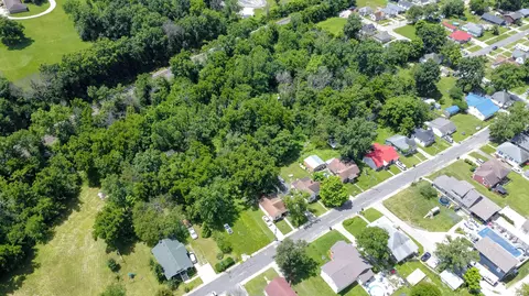 708 Farror St, Moberly, MO 65270 photo 2