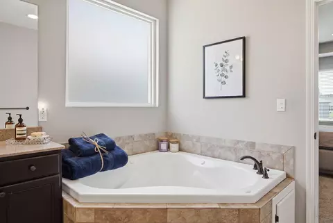 Bath - 2114 Mace Ct, Columbia, MO 65201 photo 3 of 9