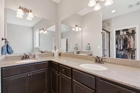 Bath - 2114 Mace Ct, Columbia, MO 65201 photo 4 of 9