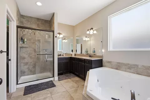 Bath - 2114 Mace Ct, Columbia, MO 65201 photo 1 of 9