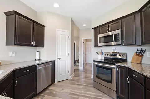 Kitchen - 2114 Mace Ct, Columbia, MO 65201 photo 6 of 9