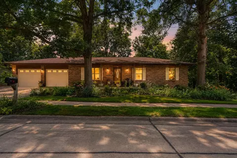 304 Oakridge Ct, Columbia, MO 65203
