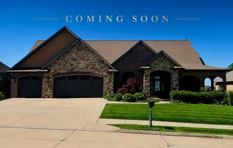 605 Old Hawthorne Dr, Columbia, MO 65201