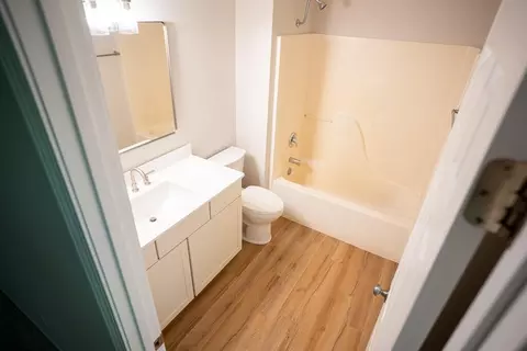 Bath - 809 Timbers Ct, Columbia, MO 65201 photo 2 of 3