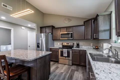 Kitchen - 915 Lois Dr, Centralia, MO 65240 photo 4 of 4