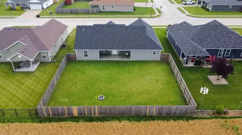 View/Area - 915 Lois Dr, Centralia, MO 65240 photo 4 of 9