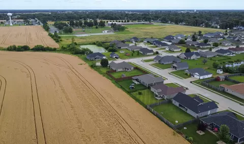 View/Area - 915 Lois Dr, Centralia, MO 65240 photo 9 of 9