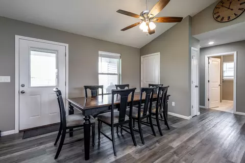Entry Way - 915 Lois Dr, Centralia, MO 65240 photo 2 of 2