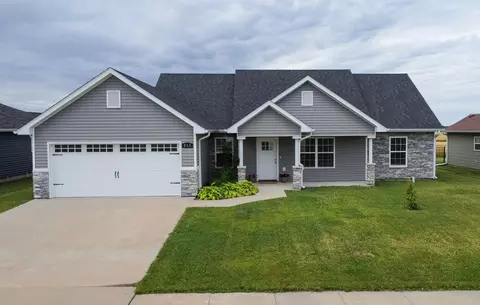 Exterior - 915 Lois Dr, Centralia, MO 65240 photo 9 of 9