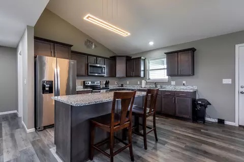 Kitchen - 915 Lois Dr, Centralia, MO 65240 photo 2 of 4
