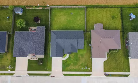 View/Area - 915 Lois Dr, Centralia, MO 65240 photo 3 of 9