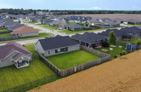 View/Area - 915 Lois Dr, Centralia, MO 65240 photo 7 of 9