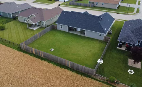 View/Area - 915 Lois Dr, Centralia, MO 65240 photo 5 of 9