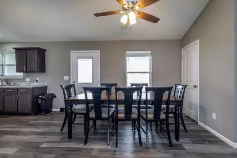 Dining - 915 Lois Dr, Centralia, MO 65240 photo 2 of 2