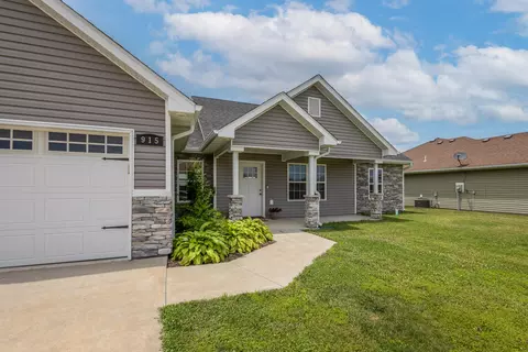 Exterior - 915 Lois Dr, Centralia, MO 65240 photo 3 of 9