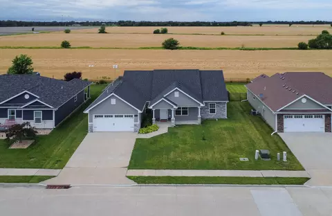 View/Area - 915 Lois Dr, Centralia, MO 65240 photo 1 of 9