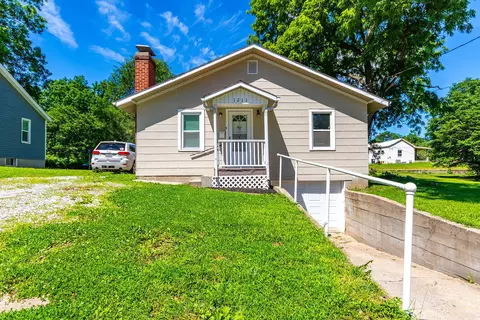 1211 4th St, Boonville, MO 65233
