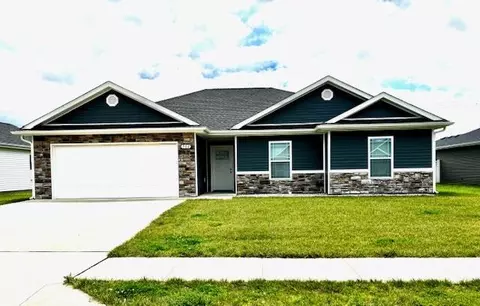 702 Addie Ln, Centralia, MO 65240