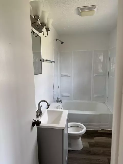 Bath - 600-602 Clinkscales Rd, Columbia, MO 65203 photo 2 of 2
