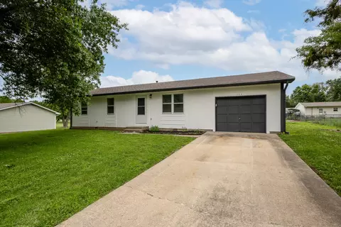 104 Edgewood Dr, Hallsville, MO 65255