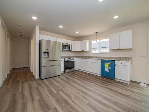 Kitchen - 823 Myra St, Moberly, MO 65270 photo 1 of 2
