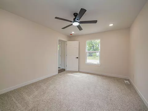 Bedroom - 823 Myra St, Moberly, MO 65270 photo 2 of 6