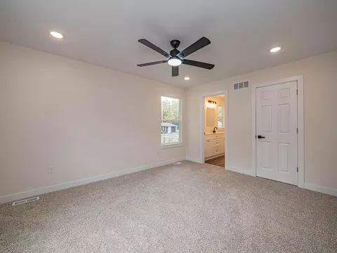 Bedroom - 823 Myra St, Moberly, MO 65270 photo 1 of 6