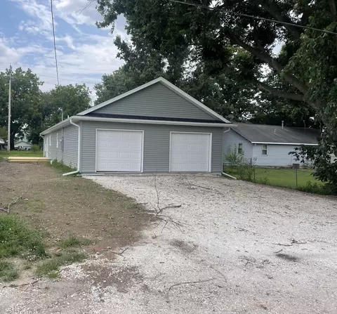 Exterior - 823 Myra St, Moberly, MO 65270 photo 2 of 2