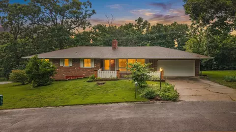 2 Herring Dr, Fulton, MO 65251