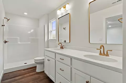 Bath - 6012 Kestrel Lp Lp, Columbia, MO 65202 photo 1 of 2