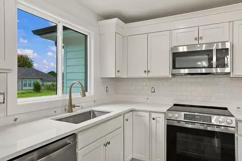 Kitchen - 6012 Kestrel Lp Lp, Columbia, MO 65202 photo 4 of 4