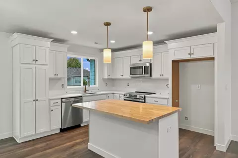 Kitchen - 6012 Kestrel Lp Lp, Columbia, MO 65202 photo 1 of 4