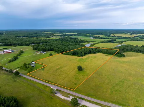 000 State Route A, Higbee, MO 65257
