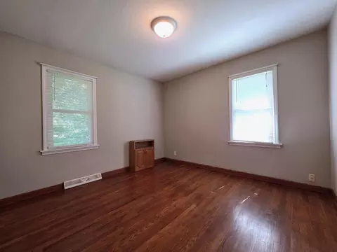 Bedroom - 305 Sunset Dr, Fulton, MO 65251 photo 2 of 5