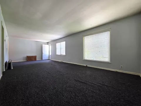 Living - 305 Sunset Dr, Fulton, MO 65251 photo 3 of 3