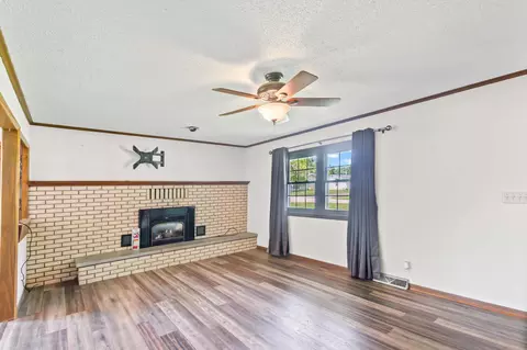 Living - 1200 E Logan St, Moberly, MO 65270 photo 2 of 9