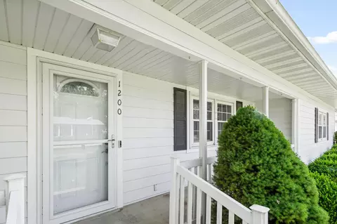 Exterior - 1200 E Logan St, Moberly, MO 65270 photo 3 of 4