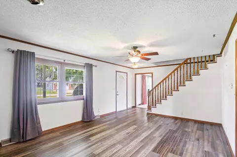 Living - 1200 E Logan St, Moberly, MO 65270 photo 3 of 9