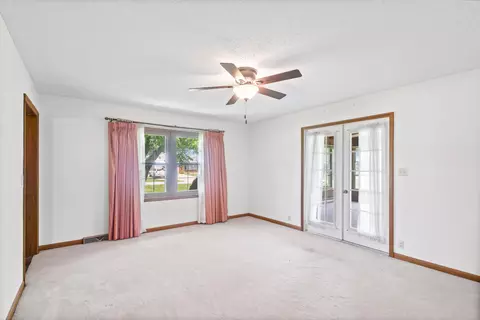 Living - 1200 E Logan St, Moberly, MO 65270 photo 8 of 9