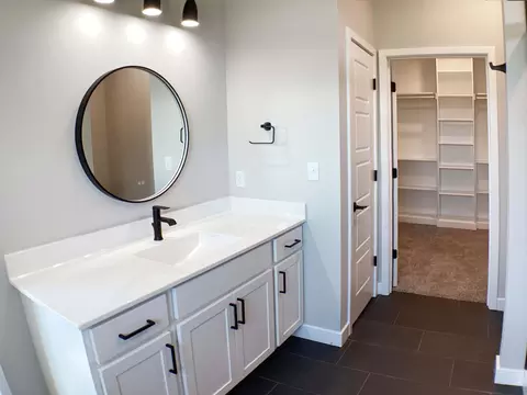 Bath - 930 Stacy Dr, Ashland, MO 65010 photo 3 of 4
