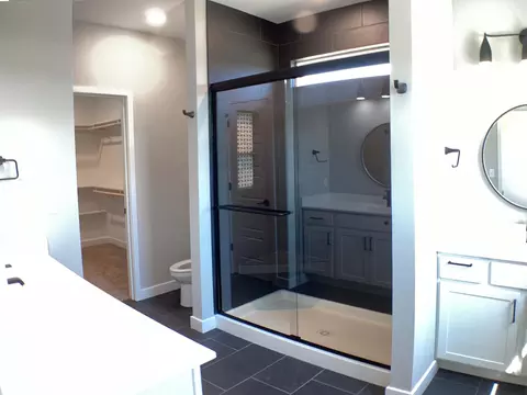 Bath - 930 Stacy Dr, Ashland, MO 65010 photo 2 of 4