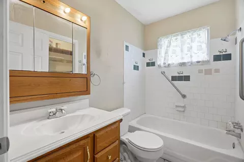 Bath - 6204 E Sharon Ln, Columbia, MO 65202 photo 1 of 1