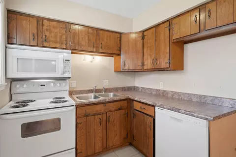 Kitchen - 6204 E Sharon Ln, Columbia, MO 65202 photo 2 of 2
