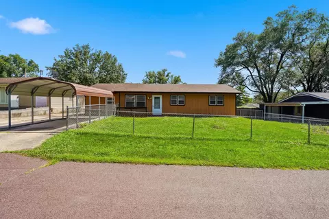 Exterior - 6204 E Sharon Ln, Columbia, MO 65202 photo 2 of 5