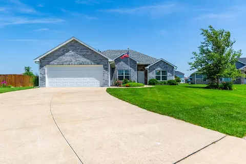 922 Windset Ct, Centralia, MO 65240 photo 2