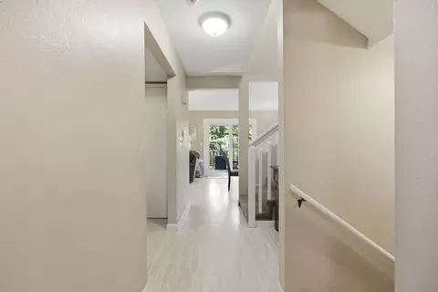 Entry Way - 461 Foxfire Dr, Columbia, MO 65201 photo 3 of 9