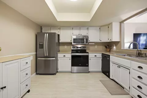 Kitchen - 461 Foxfire Dr, Columbia, MO 65201 photo 1 of 3