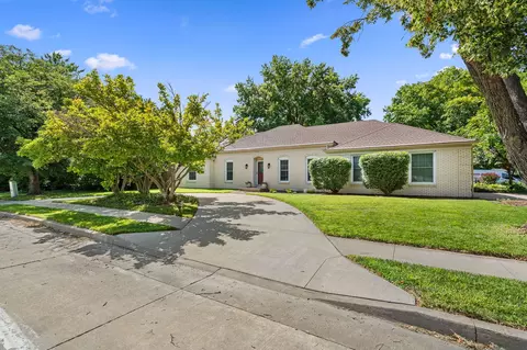 905 W Green Meadows Rd, Columbia, MO 65203