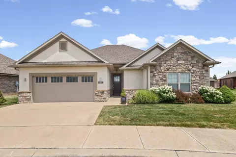 5602 Bower Ln, Columbia, MO 65201